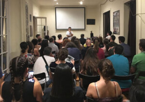 Alumnos y alumnas de la escuela de cine y tv de nuestra escuela, la Factoría del Guion