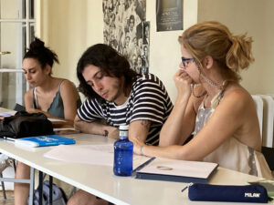 Alumnos y alumnas de la escuela de cine y tv de nuestra escuela, la Factoría del Guion